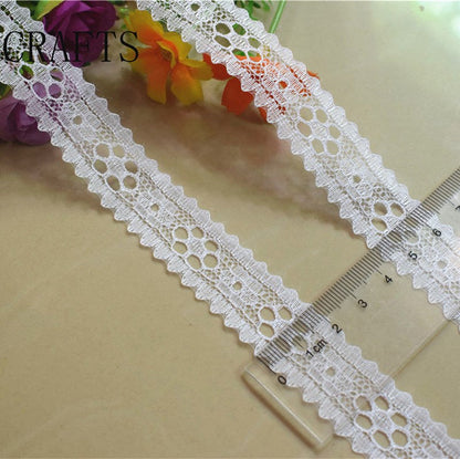 2018 Global Hot Sale 10 yards beautiful white lace ribbon European lace fabric lace sew embroidery dress accessories