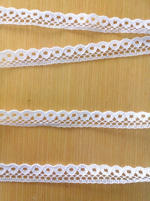 2018 Global Hot Sale 10 yards beautiful white lace ribbon European lace fabric lace sew embroidery dress accessories