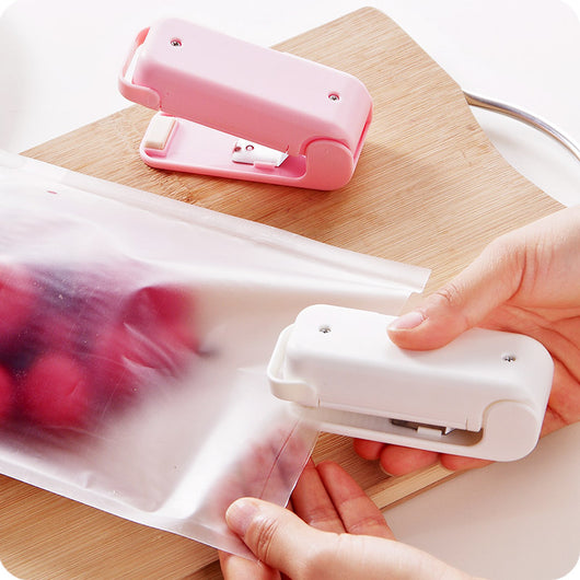 Gasky New Random Creative Food Mini Portable Heat Sealing Machine Sealer Machine Perfessional Accessories